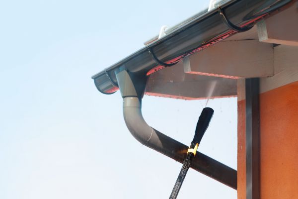 Eaves Power Washing in Irvine